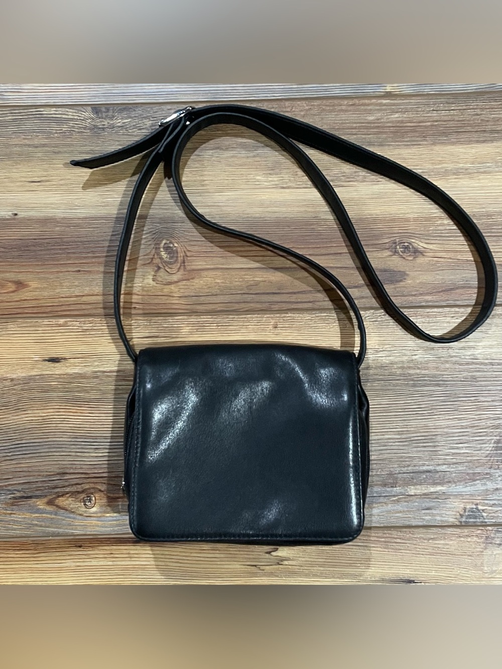 Tignanello Black Smooth Leather Small Adjustable Crossbody Purse Shoulder Bag